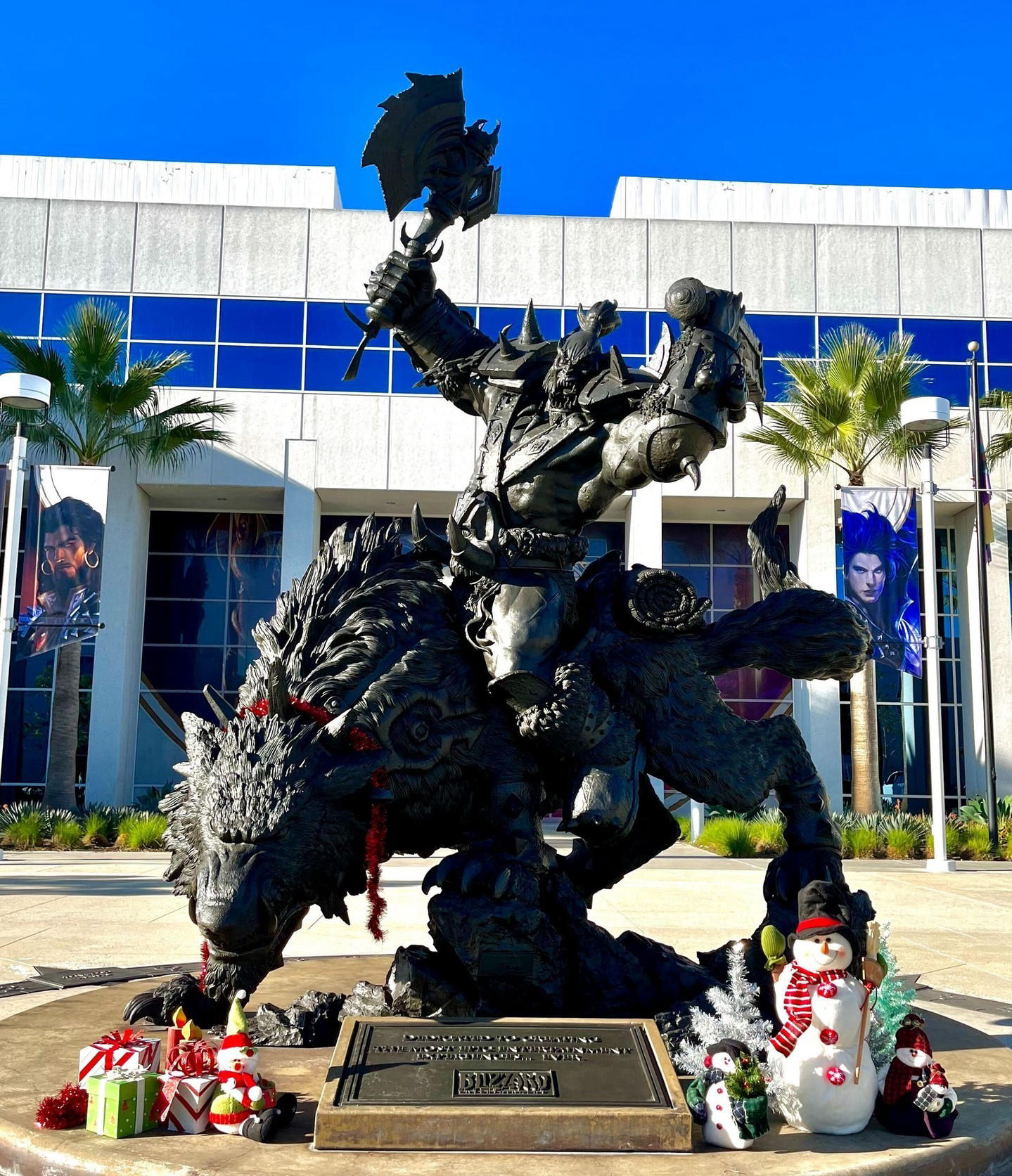 Blizzard Entertainment - We wish you all Happy Holidays with your friends and family